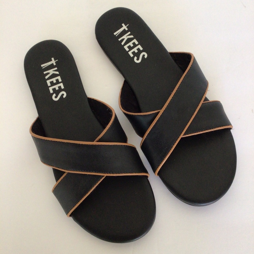TKEES BLACK LEATHER SANDALS NWOT SIZE 7